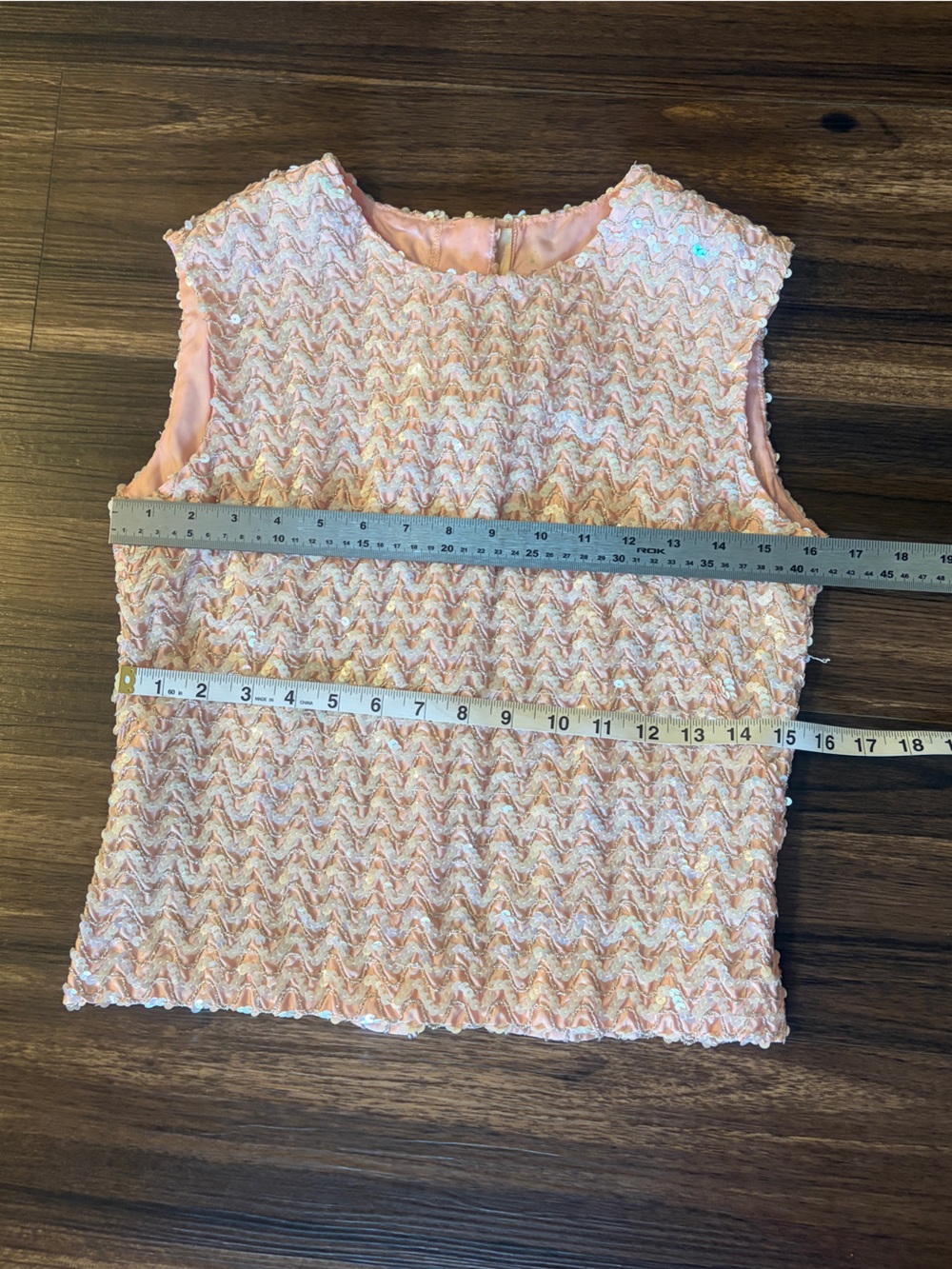 Vintage 70s Pink Sequin Zigzag button closure sleeveless Top - Picture 9 of 16